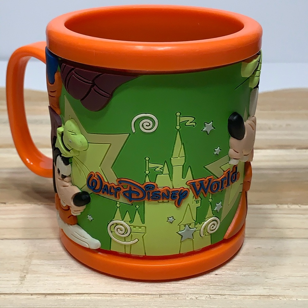 Disney Goofy plastic cup 6 oz - Picture 3 of 6